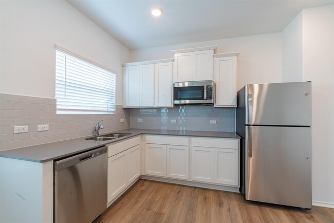 Building Photo - 10500 Steinbeck Dr