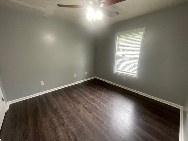 Building Photo - 111 Mel Ville