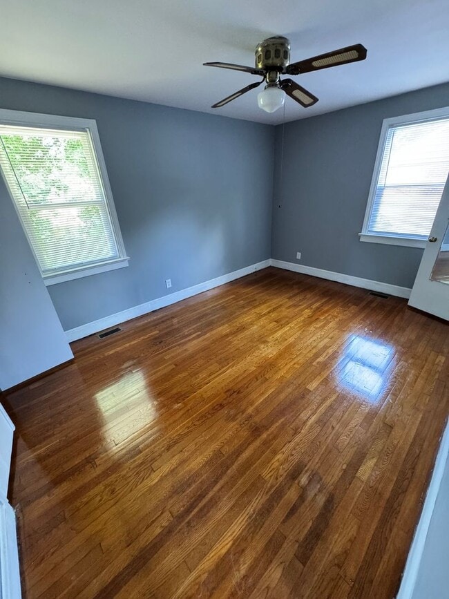 Building Photo - Cozy 4 bed 1.5 bath Ranch House in Petersburg