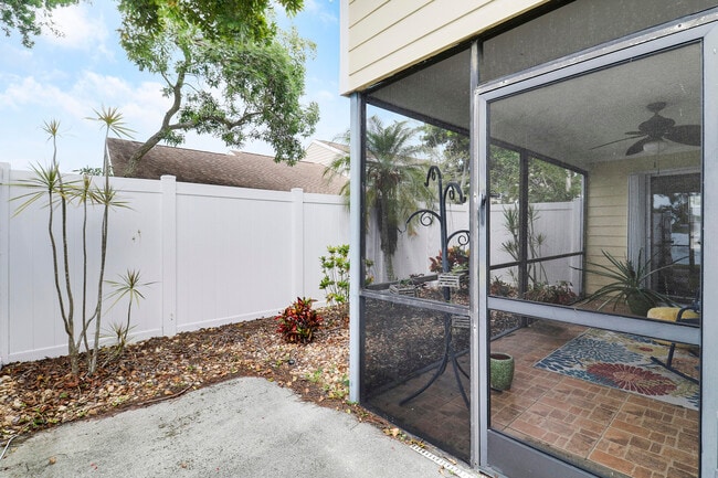 Building Photo - 703 Stonewood Ct
