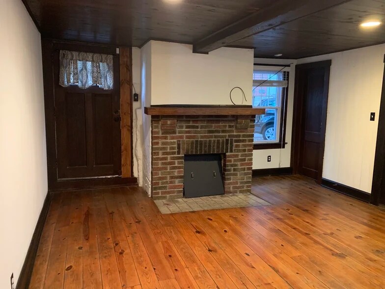 Building Photo - 629 N College Ave