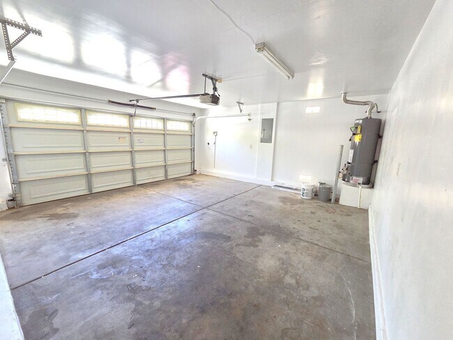 Building Photo - 5034 W Aesop Ave