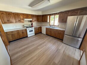 Building Photo - 119 E 11th St