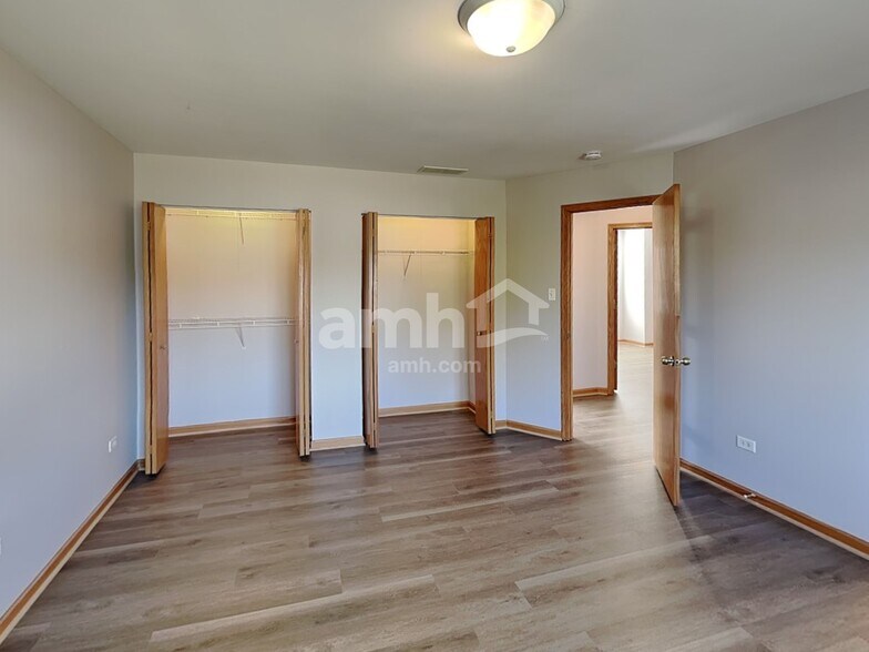 Building Photo - 2438 Foxtail Ct