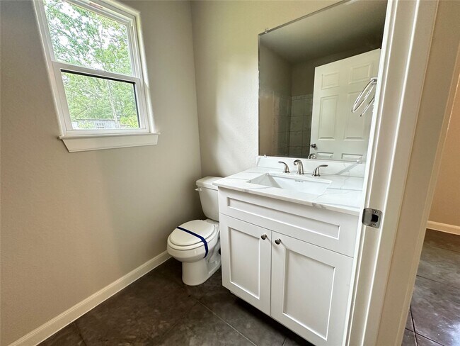 Building Photo - 10796 Royal Magnolia Dr