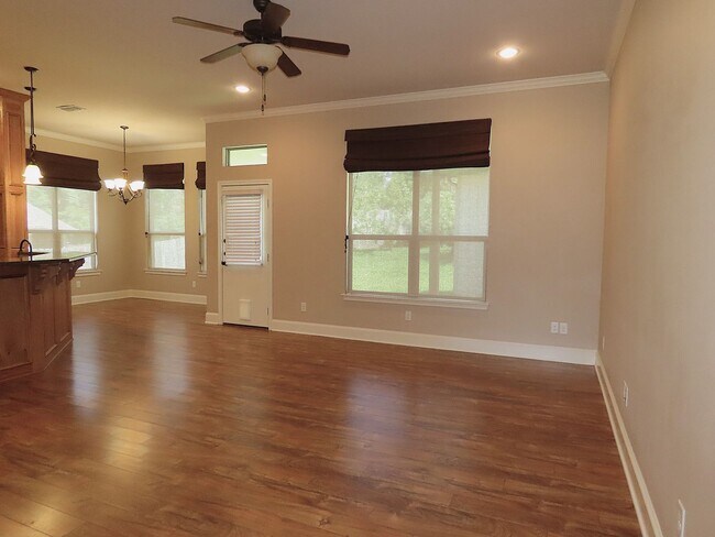 Building Photo - Extraordinary 3 Bedroom, 2 Bath Home in Southeast Tyler! Coming Soon!