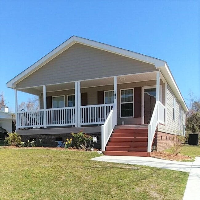 Building Photo - 608 Main St Ext