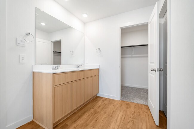 Building Photo - 3511 Shearwater St