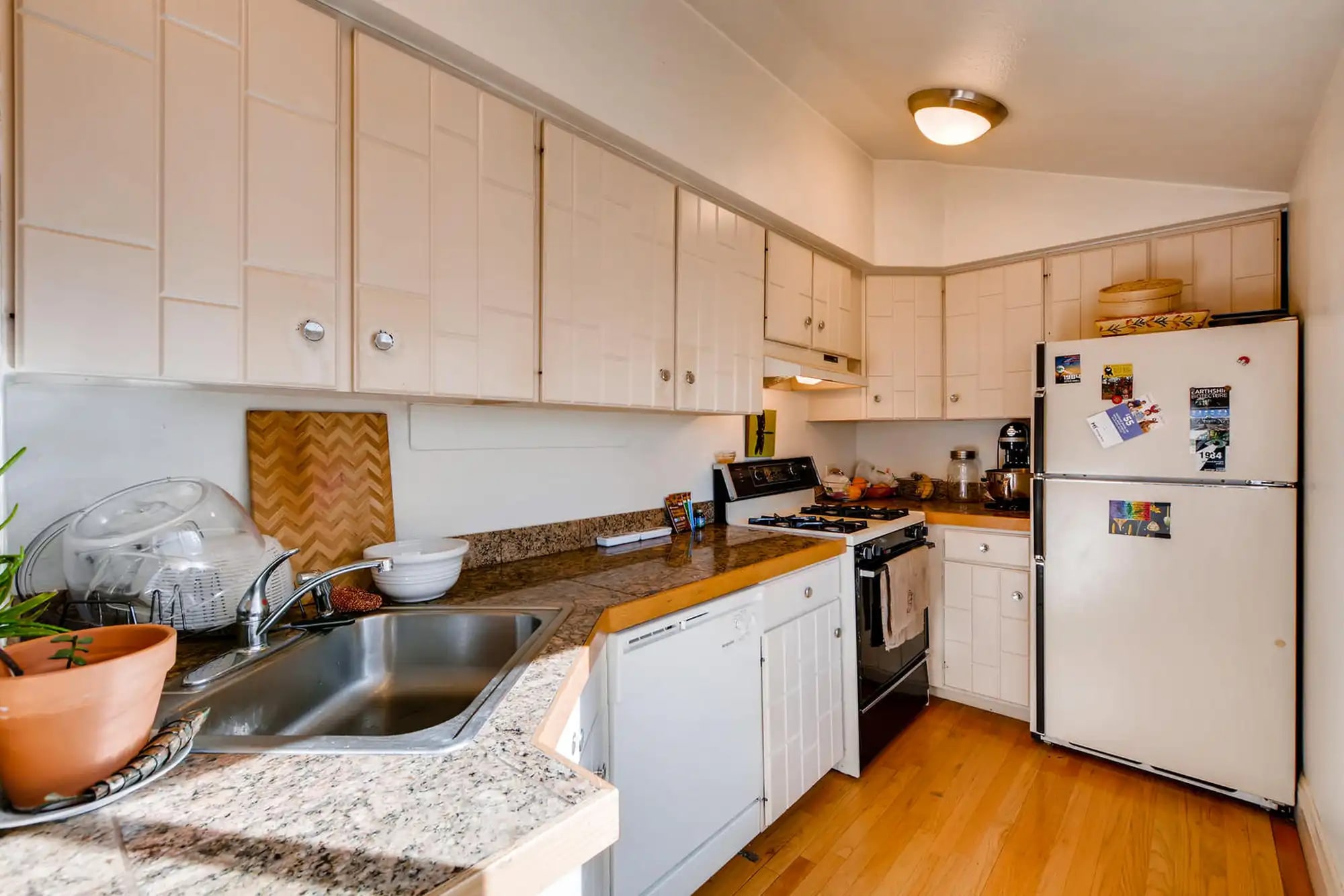 Building Photo - 1035 N Marion St