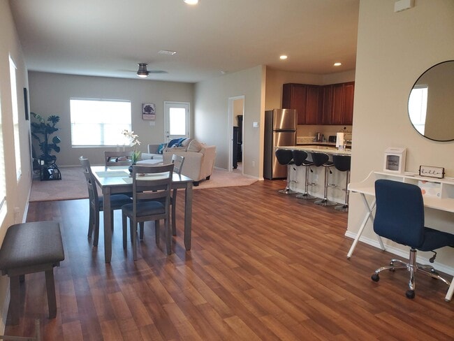 Building Photo - 3014 Del Mar Way