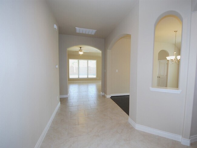 Building Photo - 5607 S Denham Ridge Ln