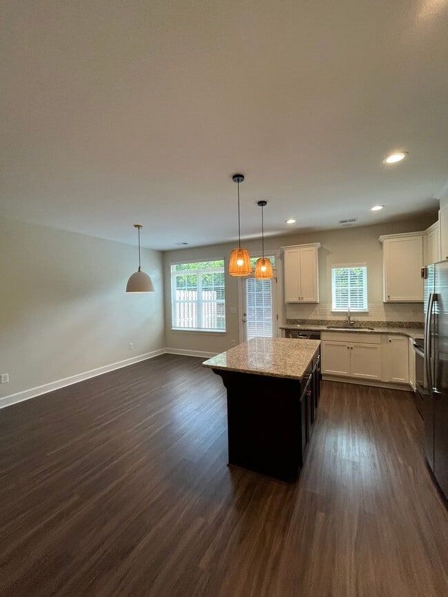 Building Photo - 116 Bluet Ln