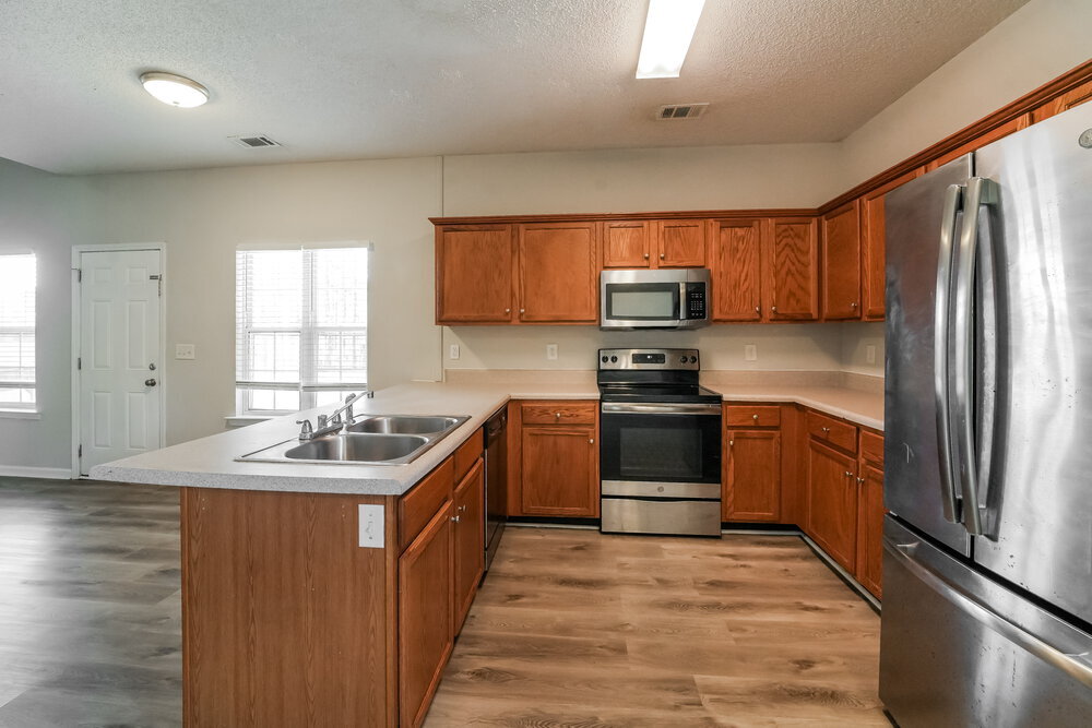 Building Photo - 202 Oakwood Pl