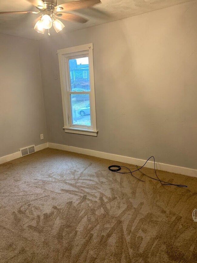 Building Photo - Completely Updated 3 Bed, 1 Bath Home in H...