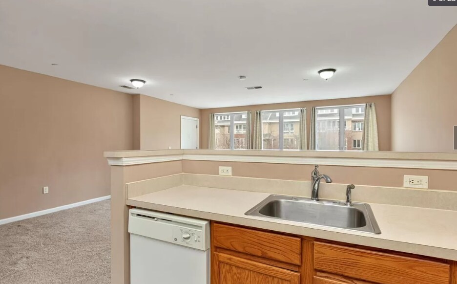 Building Photo - 368 Rector St
