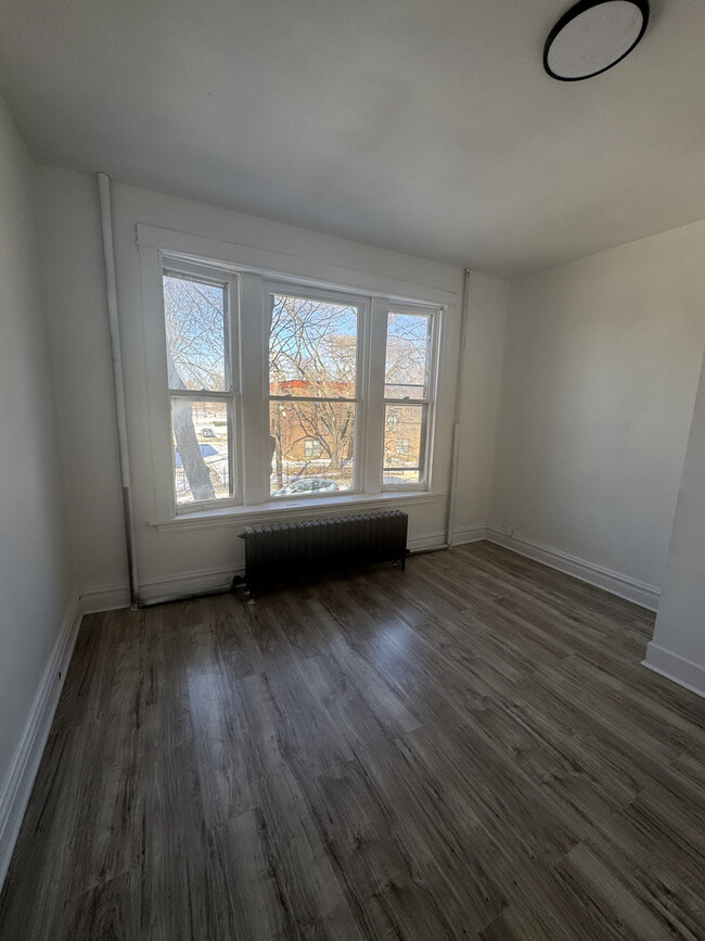Building Photo - 1045 E 73rd St
