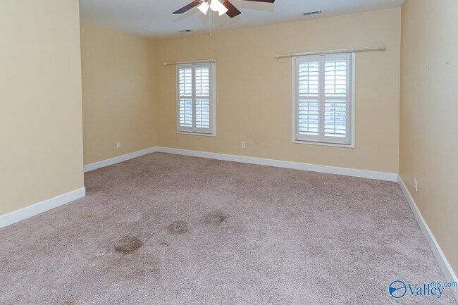 Building Photo - 305 Walden Glen Ct