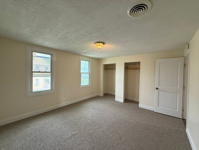 Primary Photo - 1025 Hope St