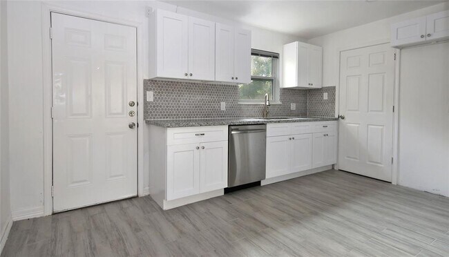 Building Photo - 5230 Pensdale St