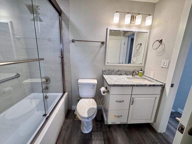 Building Photo - Beautiful 1 Bedroom!  Great Location!