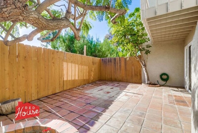 Building Photo - 825 Mola Vista Way