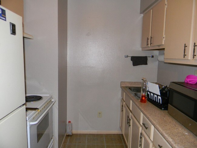 Building Photo - 1230 W Montana Ave