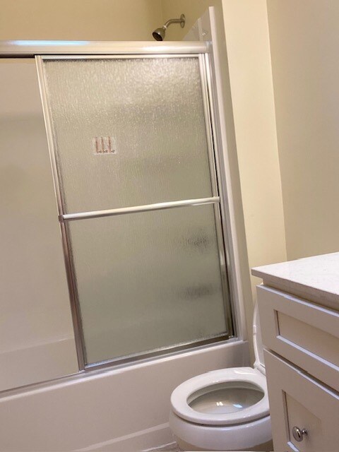 Upstairs full bath - 21107 Victor St