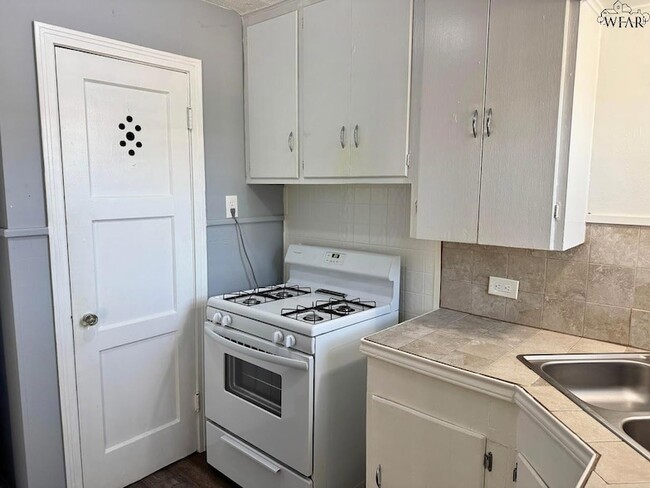 Building Photo - 1801 Rose St