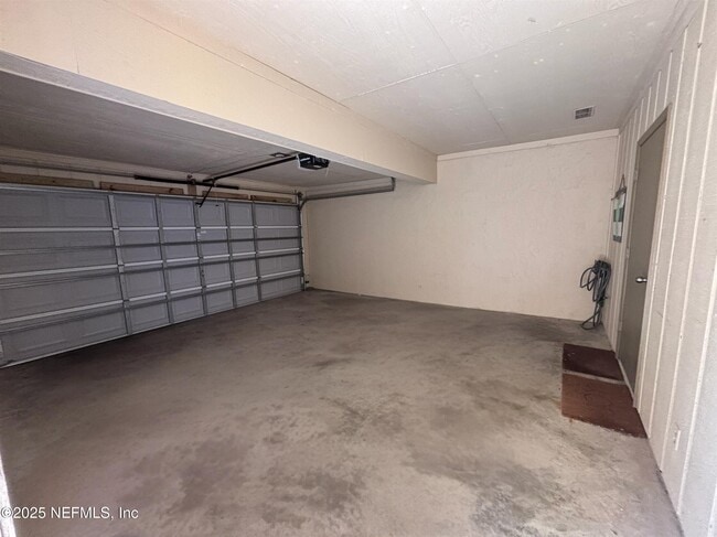 Building Photo - 3165 1st Ave