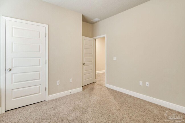 Building Photo - 10880 Deer Run Blvd