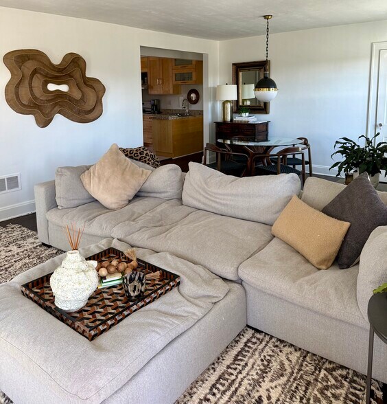 Building Photo - 1946 Guilford Rd