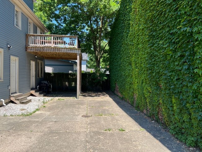 Building Photo - 1441 W 58th St