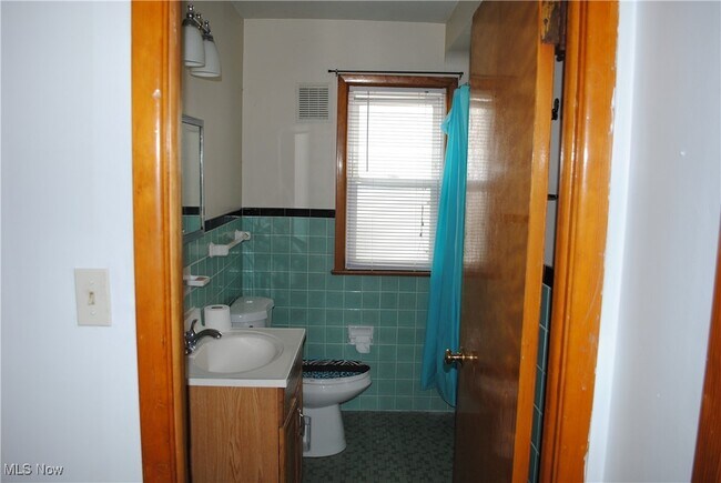 Building Photo - 24850 Zeman Ave