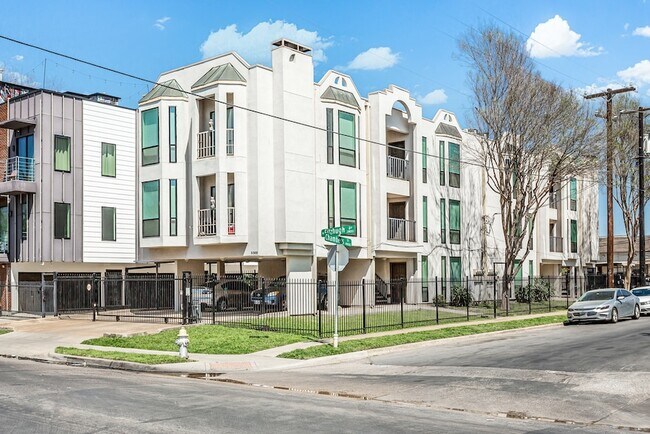 Building Photo - 2002 N Fitzhugh Ave