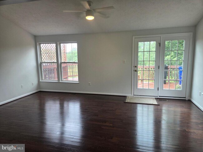 Building Photo - 6632 Granville Ct