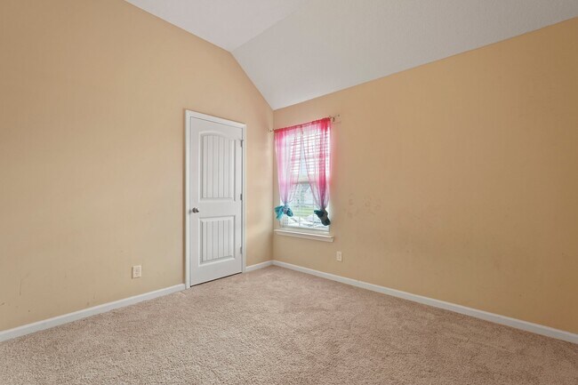 Building Photo - 966 Mustang Ln NE