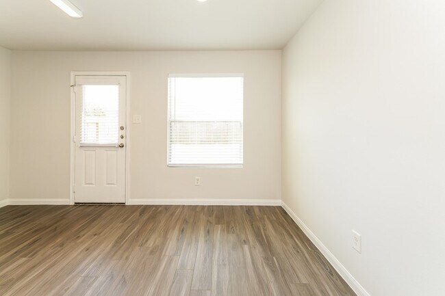 Building Photo - 5434 Comel Ct