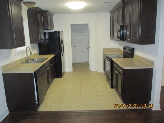 Building Photo - 219 Robertson Dr