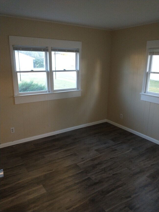 Building Photo - 303 W Wernsing Ave