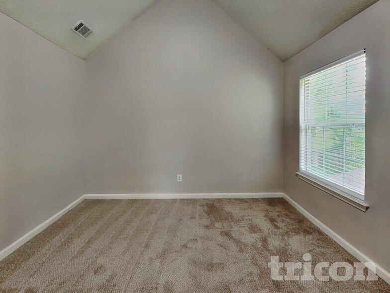 Building Photo - 2372 Creel Rd