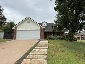 Building Photo - 502 Green Valley Cove