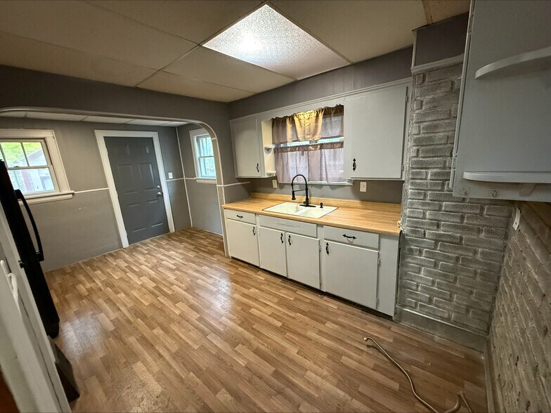 Building Photo - 140 Brighton Dr