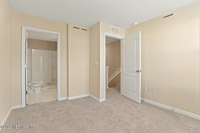 Building Photo - 580 Running Wds St