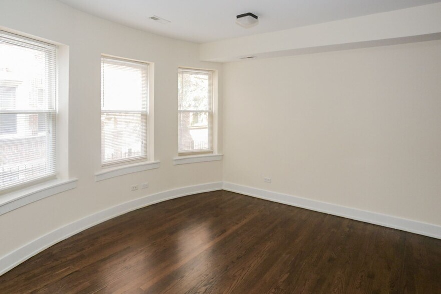 Building Photo - 5054 N Winchester Ave