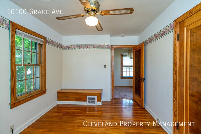 Building Photo - Solid Garfield Hts Colonial