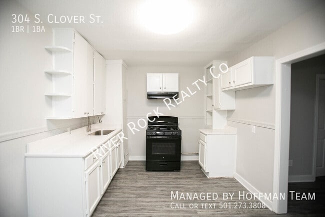 Building Photo - 304 S Clover St