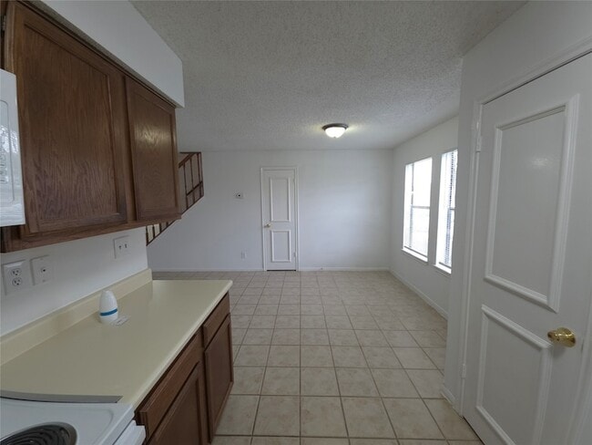 Building Photo - 7126 Deer Creek Ct