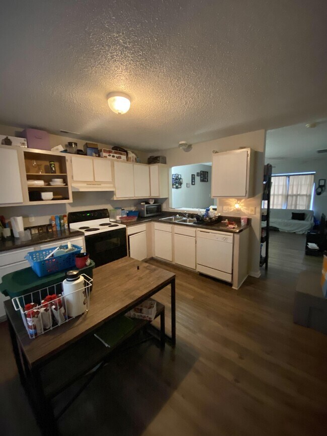 Building Photo - 223 Mesa Ln