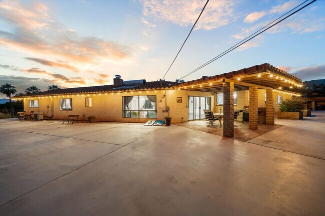 Building Photo - 14552 Skyline Truck Trail