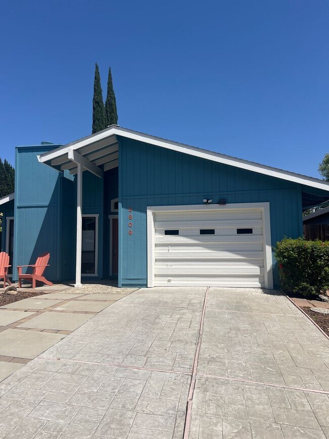 Building Photo - Charming 3 Bed, 2 Bath Home in West Davis ...
